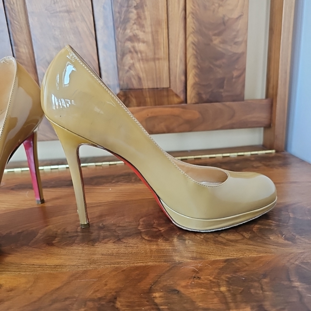 Christian Louboutin Women's Beige Patent Leather Pumps - Picture 4 of 8